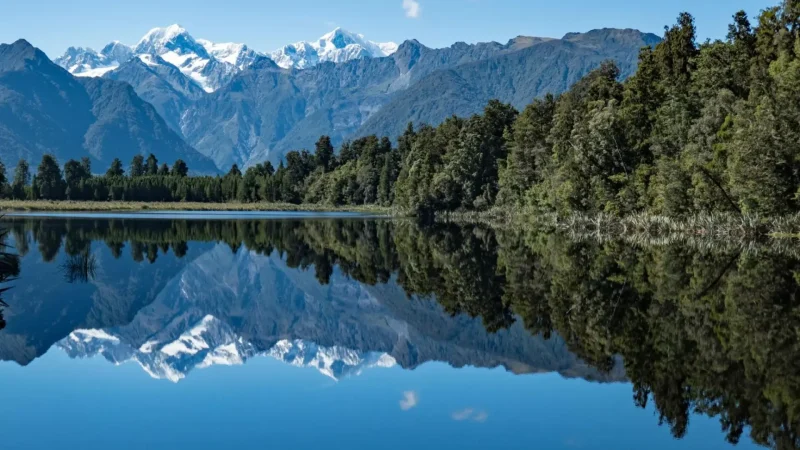 Lake_Matheson_тАУ_Mirror_reflections_02
