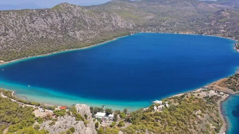 Lake_Vouliagmeni_(Perachora)_02