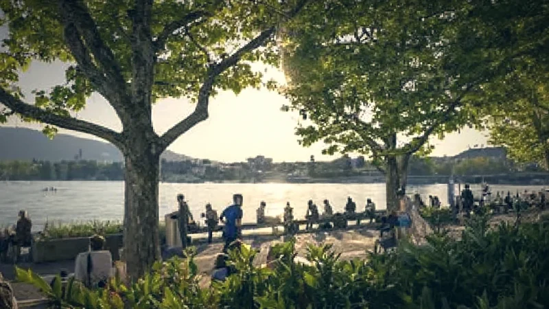 Lakeside Promenade(5)