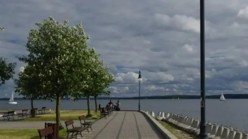 Lakeside_Promenade_02
