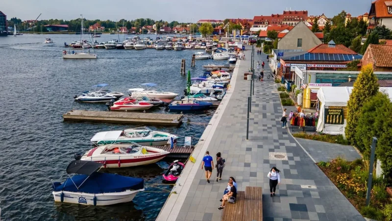 Lakeside_Promenade_03