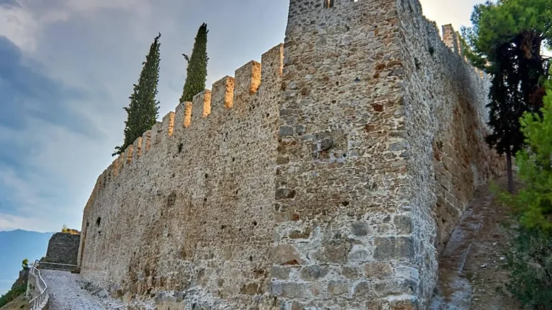 Lamia_Castle_04