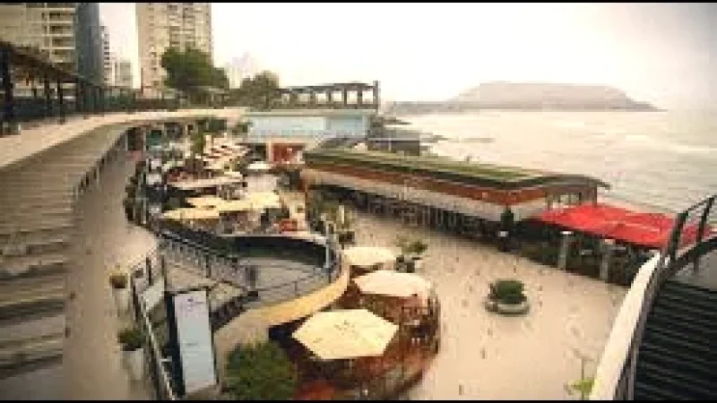 Larcomar – Cliffside shopping and dining area(4)