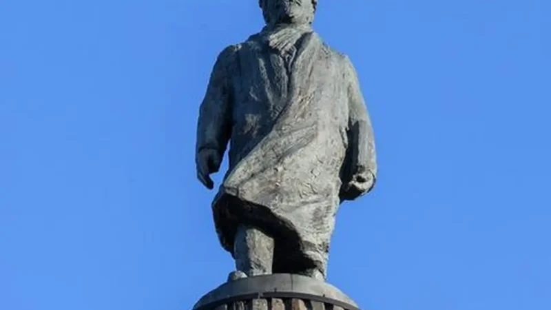 LelyтАЩs_Monument_03