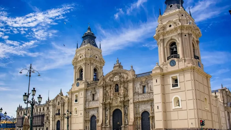 Lima_Cathedral_–_A_key_colonial-era_landmark__01