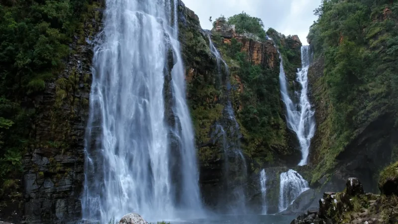 Lisbon_Falls_тАУ_Tall_scenic_waterfall_nearby_02
