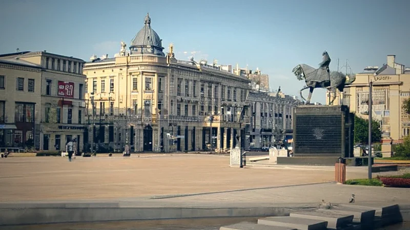 Litewski Square – Central square with monuments(1)
