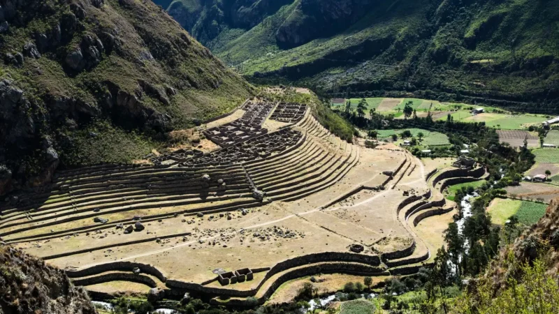 Llactapata_–_Early_Inca_ruins_along_the_trail__02