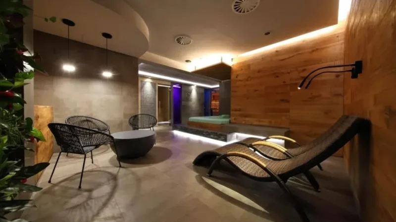 Local Cafés – City Dining Spots(2)