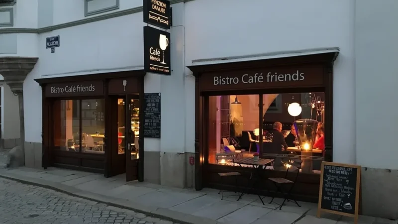 Local Cafés – Small Dining Spots(3)