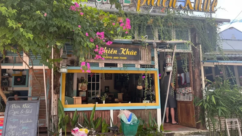 Local Coffee Shops – Calm atmosphere and city views(2)