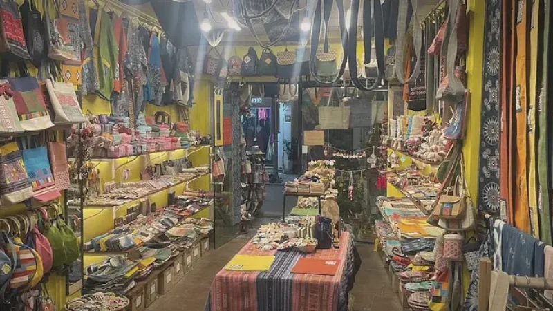Local Craft Shops – Handmade souvenirs(2)