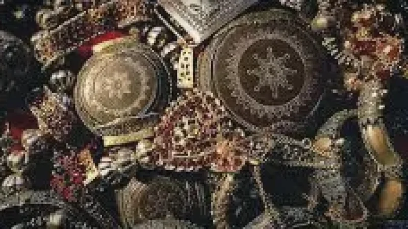 Local Goldsmith Workshops – Traditional jewelry craftsmanship(1)