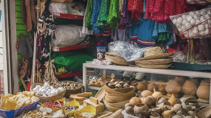 Local Handicraft Shops – Souvenirs and art(12)