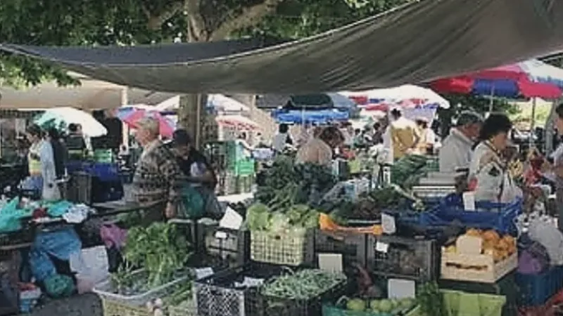 Local Markets – Fresh produce and regional items(3)