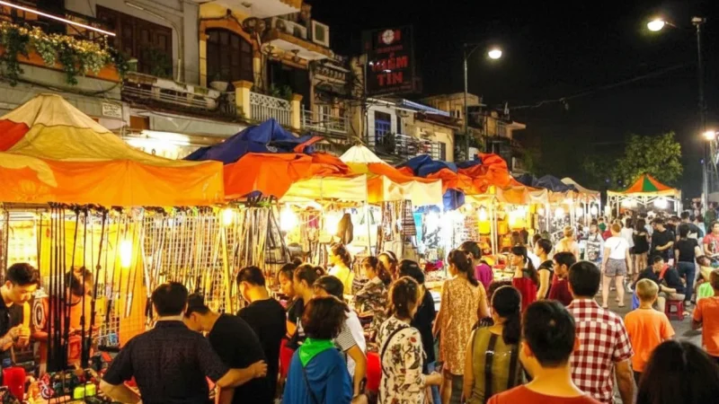 Local Night Market – Traditional food & goods(2)