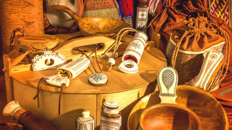 . Local Sami Handicraft Shops(4)