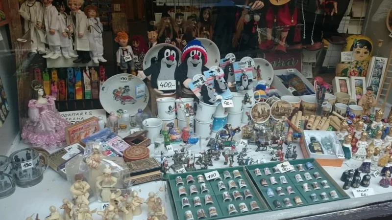 Local Shops – Souvenirs and Local Goods(4)