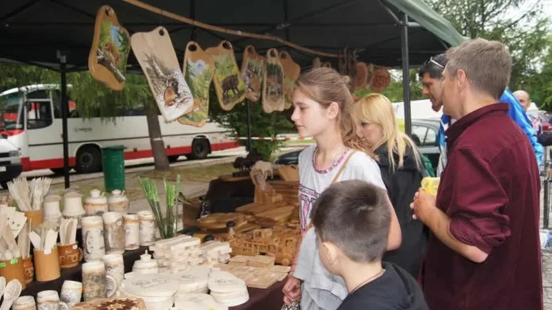 Local_Handicraft_Shops_01