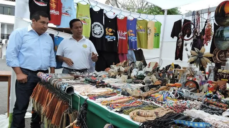 Local_Handicraft_Stalls_–_Coastal_souvenirs__01