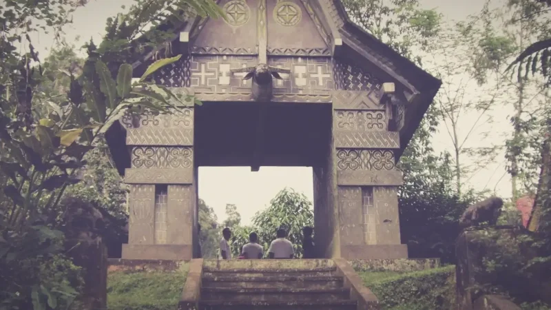 Londa Burial Caves(2)