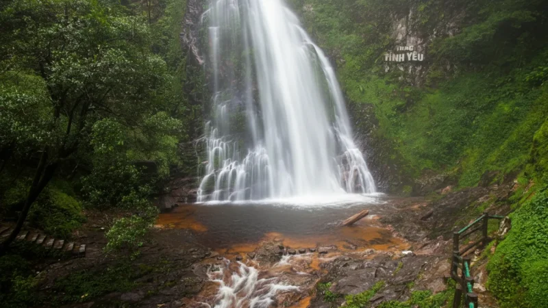 Love Waterfall – Quiet Natural Attraction(3)