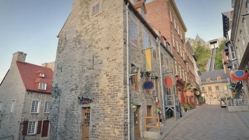 Lower Town Streets – Shops and cafés(3)