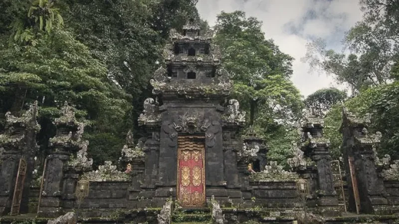Luhur Mekori Temple(1)