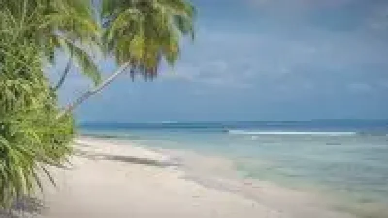 Maalhos Bikini Beach – A quiet white-sand beach ideal for(3)