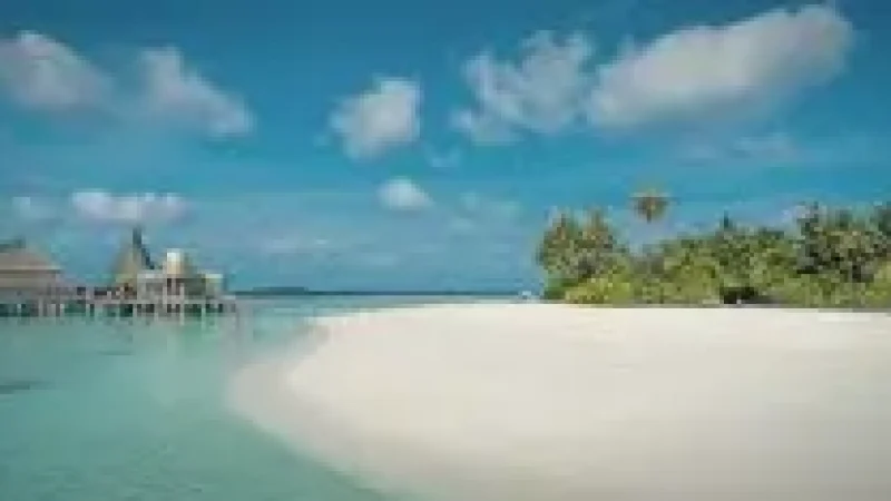 Maamendhoo Beach – A soft white-sand beach ideal for(3)