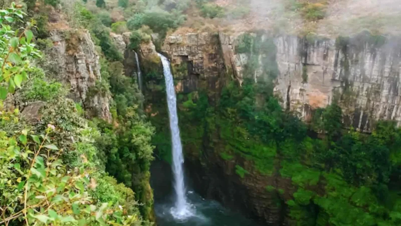 Mac_Mac_Falls_тАУ_Twin_waterfall_viewpoint_02