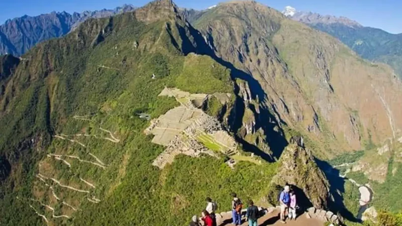 Machu_Picchu_Mountain_–_Scenic_trekking_route__01