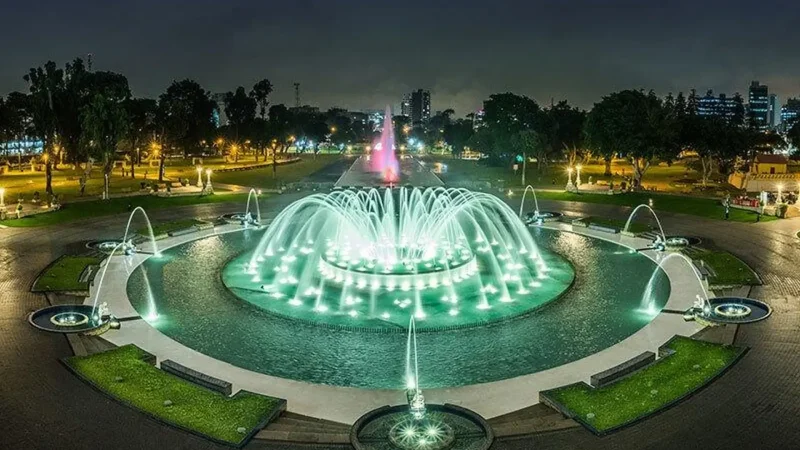 Magic_Water_Circuit_–_Fountain_park_with_evening_light_shows__01