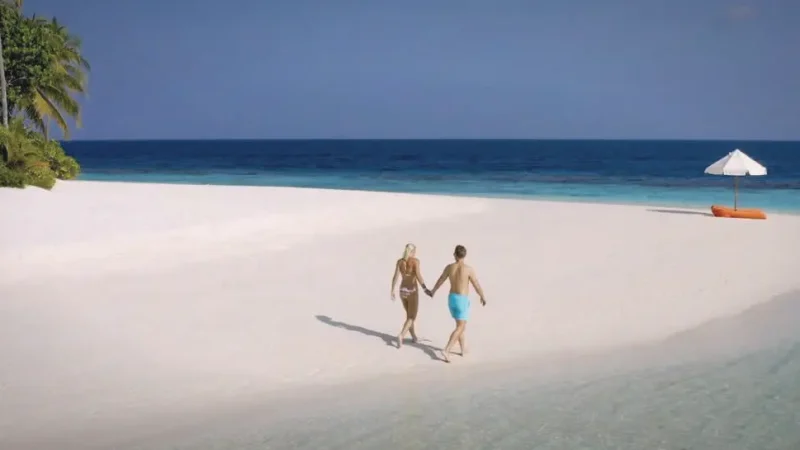 Main Beach – Soft white-sand swimming beach(6)