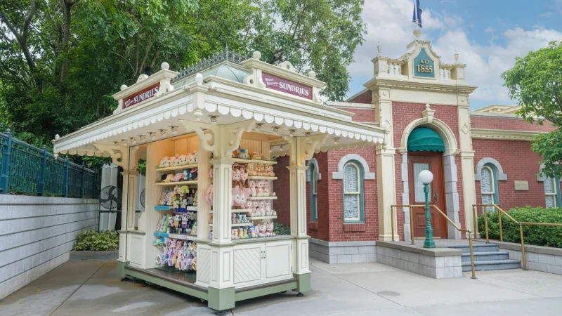 Main Street, U.S.A. – Entrance & Shopping(4)