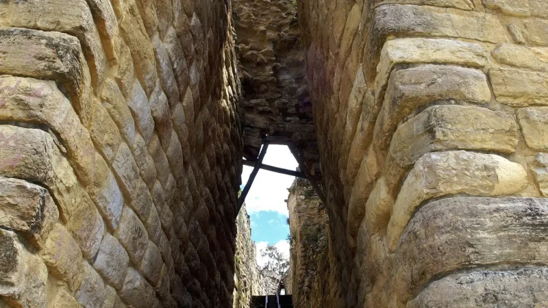 Main_Entrance_Gate_–_Narrow_ceremonial_access_point__04
