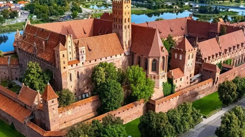 Malbork_Castle_Complex_02