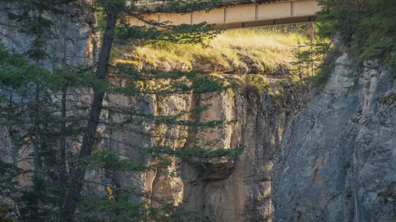 Maligne Canyon – Limestone canyon(1)