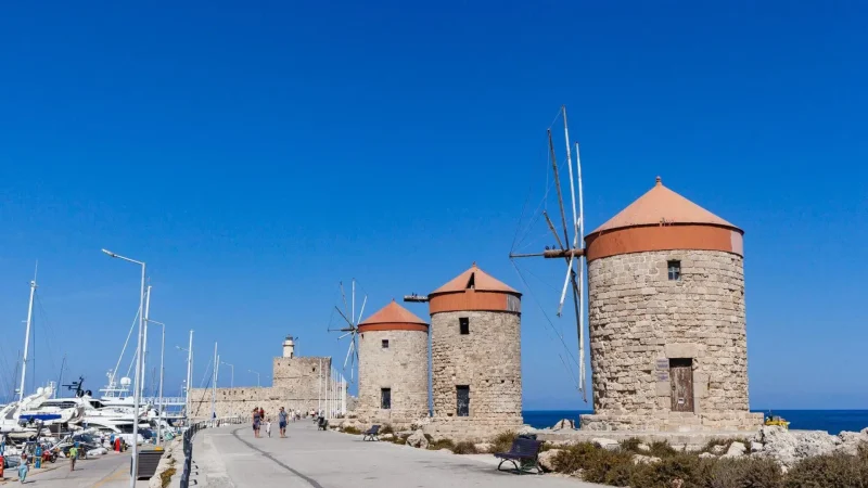 Mandraki_Harbor_05