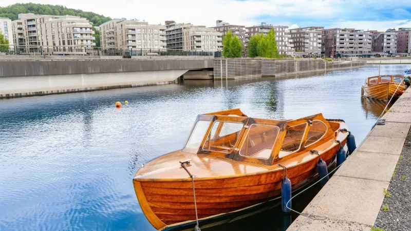 Marina Walkways – Calm harbor-side paths(5)