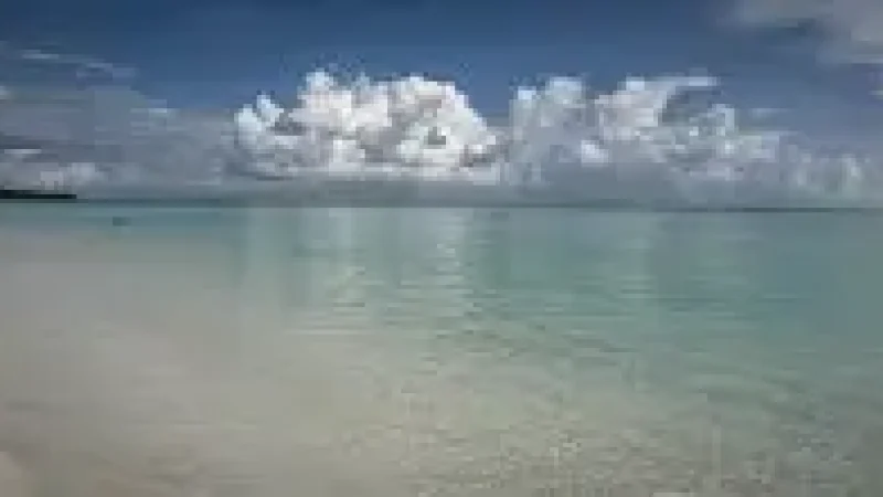 Meedhoo Main Beach – A long white-sand beach ideal for(3)