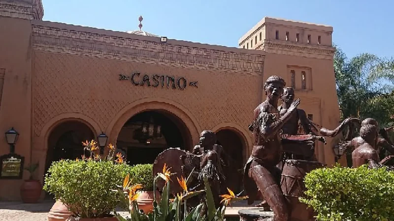 Meropa_Casino_Area_тАУ_Entertainment_and_dining_04