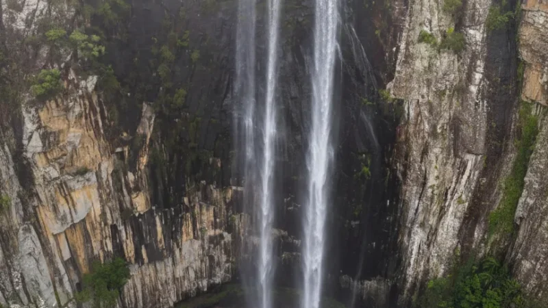 Minyon Falls – Waterfall in hinterland(1)