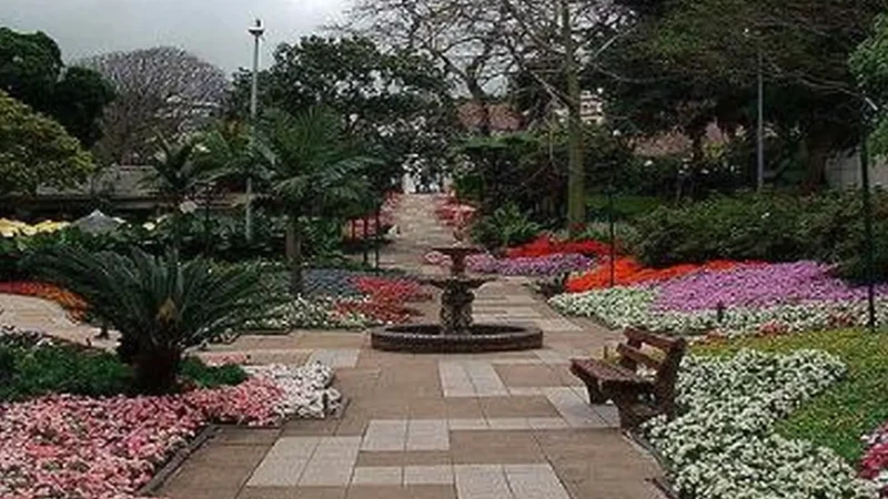 Mitchell_Park_Zoo_тАУ_Small_family_park_02