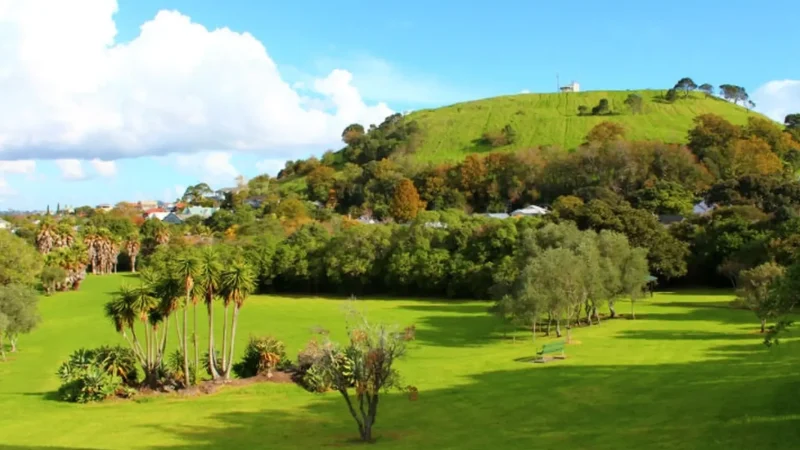 Mount_Cambria_тАУ_Small_volcanic_hill_park_03