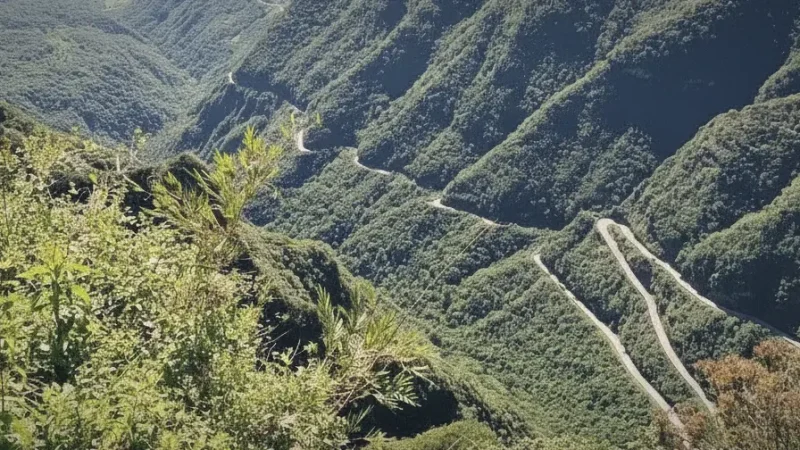 Mountain Cliff Views – Panoramic scenery(1)