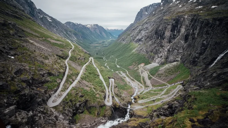 Mountain Hiking Paths – Short Scenic Walks(1)