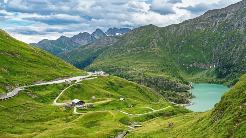 Mountain Lakes Stops – Scenic lakeside viewpoints(4)