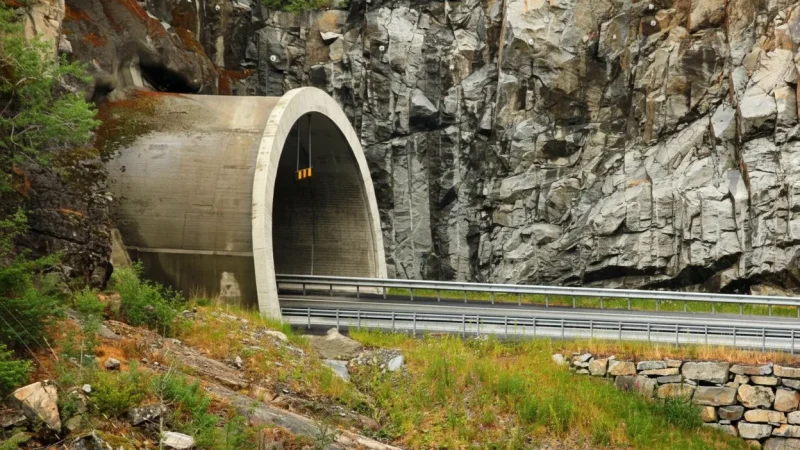 Mountain Tunnels – Scenic Engineering Routes(5)