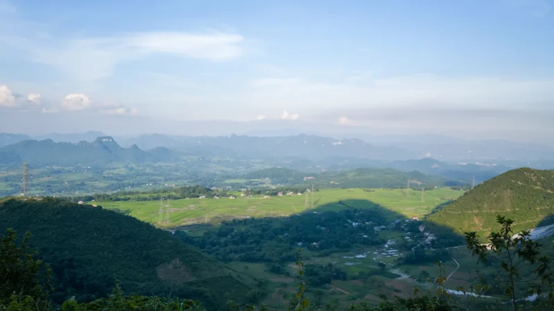 Mountain Viewpoints – Scenic valley views(2)